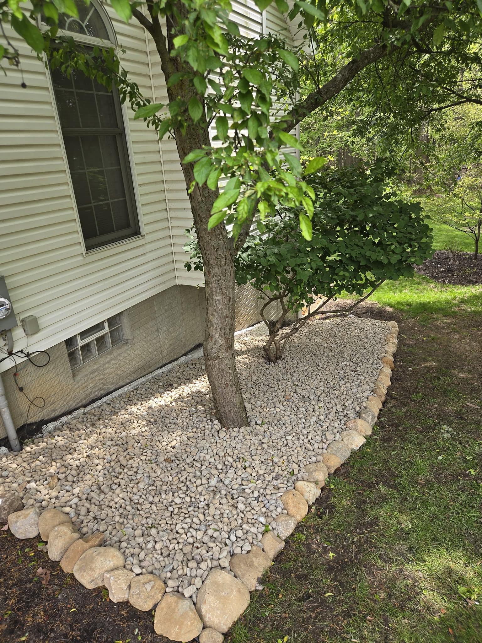 River Rock Bed with Boulder Border